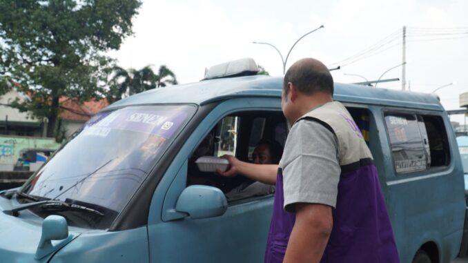 WhatsApp Image 2025-07-28 at 21.12.48 Jum’at Berkah, BMM Bagikan Ribuan Paket Makanan Untuk Dhuafa