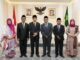 Prof. Dr. Hj. Ilfi Nur Diana, M.Pd.I (sebelah kanan) bersama dengan Menteri Agama dan jajaran Kemenag setelah acara pelantikan 5 Rektor PTKIN di Jakarta, Kamis (31/7/2024). (Foto: dok. Kemenag)