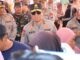 Irwasum Polri, Komjen Pol. Prof. Dr. Dedi Prasetyo, meninjau langsung kegiatan bazar murah bahan pokok yang digelar di Desa Rembun, Kecamatan Dampit, Kabupaten Malang, Rabu 6 Agustus 2025. (istimewa).
