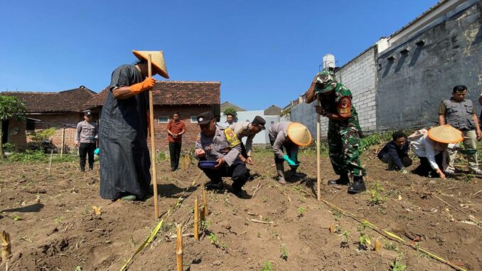 Polresta Malang Kota dan Ponpes Hidayatul Mubtadi’in Sinergi Dukung Ketahanan Pangan Nasional, Rabu 6 Agustus 2025. (istimewa).