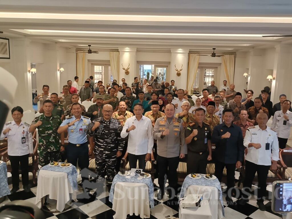 Wali Kota Wahyu Hidayat pose bersama jajaran Forkopimda Kota Malang.