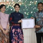 Walikota Malang, Wahyu Hidayat saat menerima penghargaan Kota Layak Anak untuk keempat kalinya dari Kementerian Agama RI. (Sumber Prokompim).
