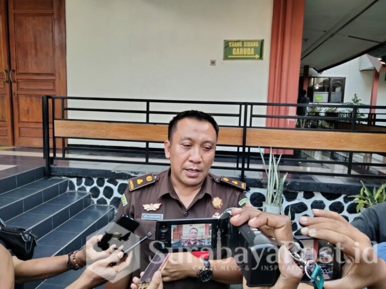 JPU Mohamad Heriyanto memberikan keterangan kepada wartawan usai persidangan