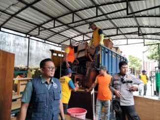 PN Kelas IA Malang melaksanakan eksekusi pengosongan rumah di Jalan Pulau Galang, Kelurahan Kasin, Kecamatan Klojen, Kota Malang, Jawa Timur, tanpa perlawanan, Selasa (12/8/2025).