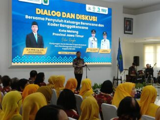 Menteri Kependudukan dan Pembangunan Keluarga/Kepala BKKBN, Dr. Wihaji, M.Pd saat dialog bersama Penyuluh Keluarga Berencana dan kader di Mini Block Office Kota Malang, Jawa Timur, Selasa (12/8/2025).