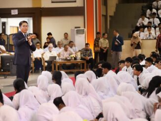 Wakil Menteri Pertanian Republik Indonesia, Sudaryono B.Eng., M.M., MBA, Saat Memberikan Materi di Hadapan Mahasiswa Baru UB, Rabu 13 Agustus 2025. (Foto Humas Sukana).