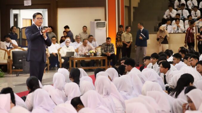 WhatsApp Image 2025-08-13 at 18.03.57 Wakil Menteri Pertanian Republik Indonesia, Sudaryono B.Eng., M.M., MBA, Saat Memberikan Materi di Hadapan Mahasiswa Baru UB, Rabu 13 Agustus 2025. (Foto Humas Sukana).