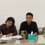 Kuasa hukum dokter AY, Alwi Alu, SH (kanan) dalam konferensi pers beberapa waktu lalu. (ist).
