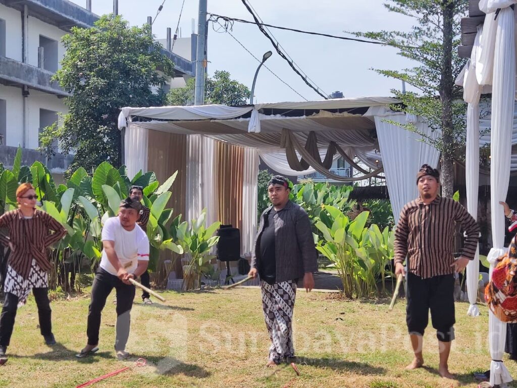 Event dalam merayakan HUT kemerdekaan ini, menampilkan berbagai kegiatan, termasuk kostum zaman dulu, mainan zaman dulu. (ist).