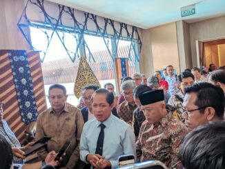 Wali Kota Wahyu Hidayat saat mendampingi Menteri lingkungan hidup beberapa waktu lalu