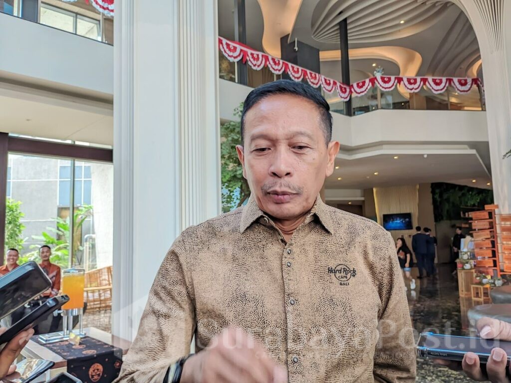 Wali Kota Wahyu Hidayat saat mendampingi Menteri lingkungan hidup beberapa waktu lalu