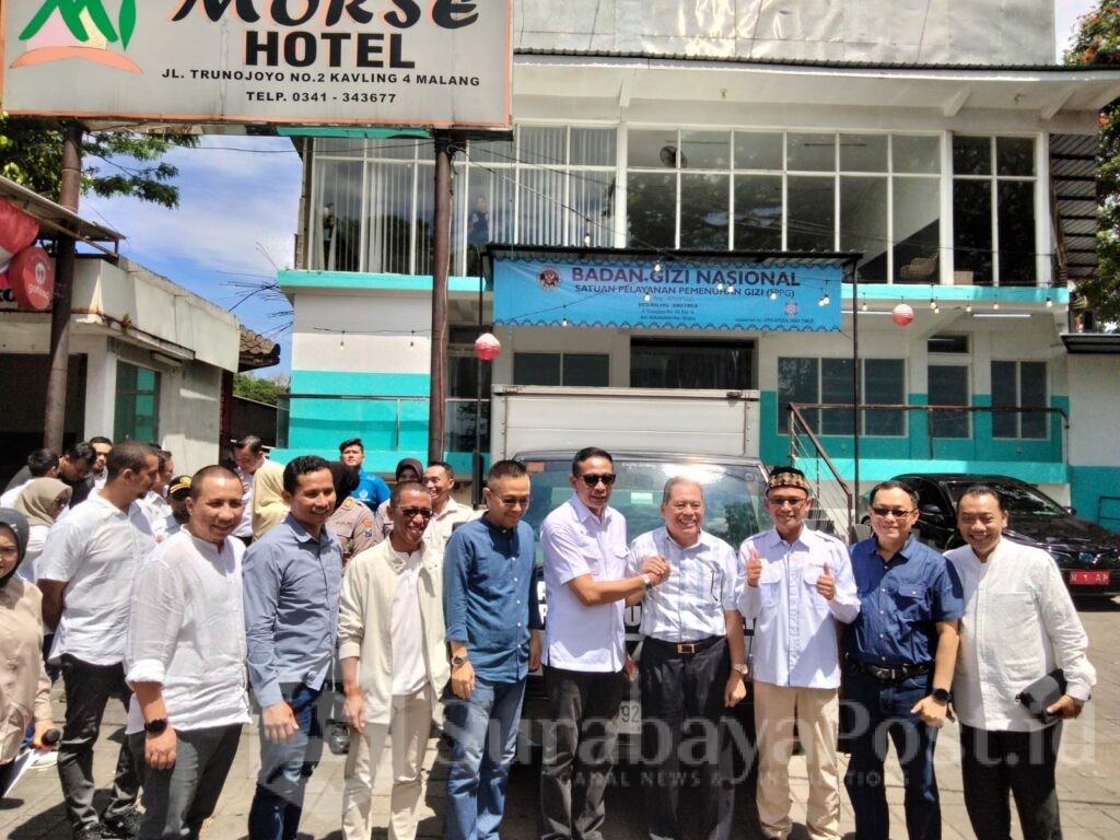 Walikota Wahyu Hidayat pose bersama usai peresmian SPPG