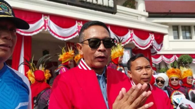Wali Kota Malang, Wahyu Hidayat didampingi Wakil Walikota Ali Muthohirin saat memberikan keterangan disela Pesta rakyat semarak HUT RI ke 80. (ist).
