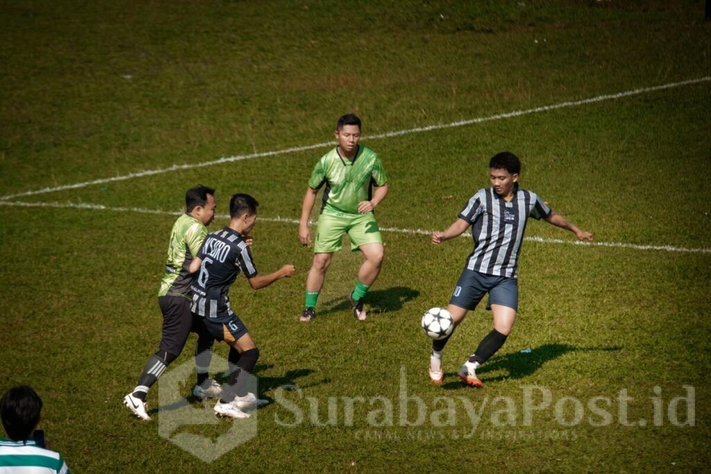 Empat tim sepak bola dari Malang, Yogyakarta, dan Semarang berpartisipasi dalam turnamen MS Glow for Men Soccer.