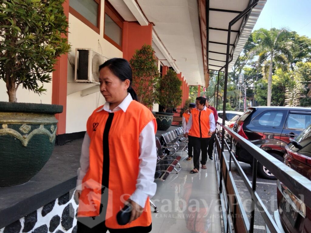 Ketiga terdakwa, Hermin, Dian dan Alti usai menjalani persidangan