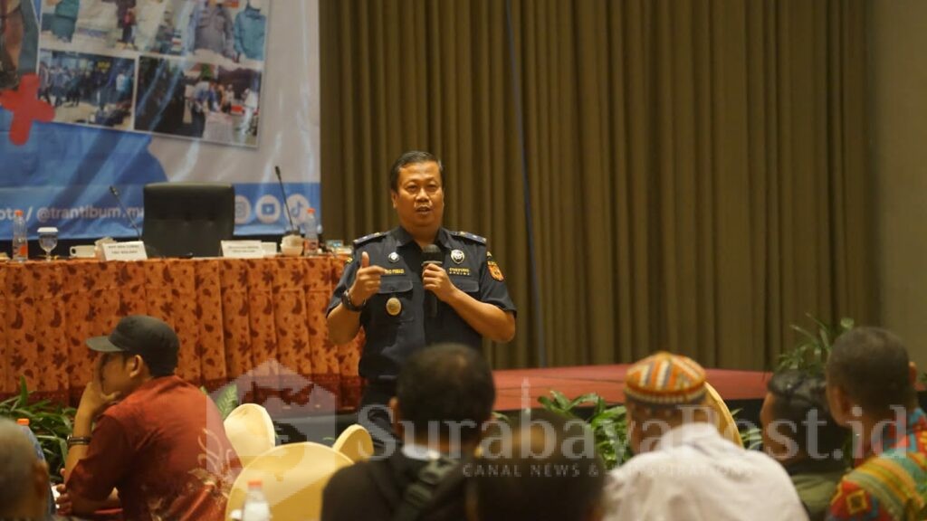 Kasi Penyuluhan dan Layanan Informasi Bea Cukai Malang, Pitoyo Pribadi, saat menyampaikan materi mengenai peraturan di bidang cukai. (Dok. Diskominfo).