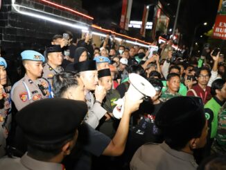 Aksi Bela Affan di Malang Berujung Anarkis: Polisi dan TNI Berusaha Redam Situasi, Jumat 29 Agustus 2025 malam. (ist).