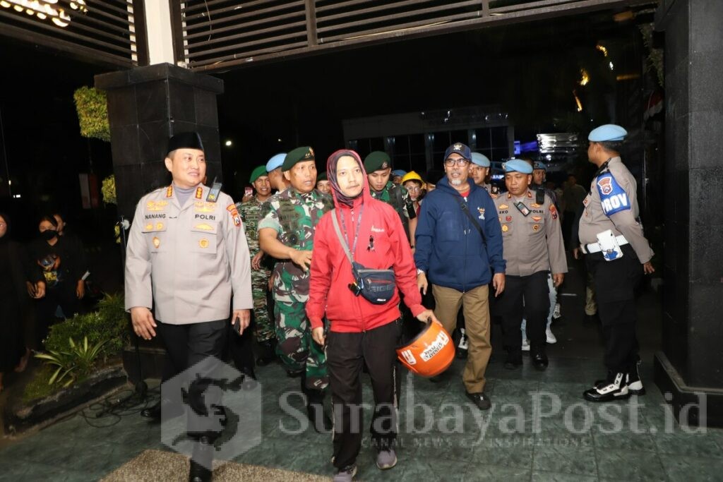 Aksi Bela Affan di Malang Berujung Anarkis: Polisi dan TNI Berusaha Redam Situasi, Jumat 29 Agustus 2025 malam. (ist).