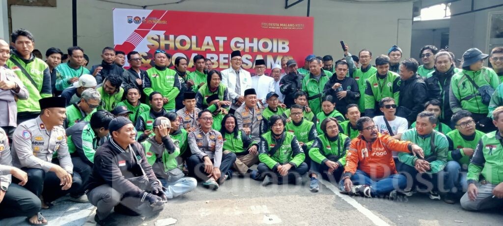 Kapolresta Kombes Pol Nanang Haryono dan jajaran pose bersama perwakilan driver ojol