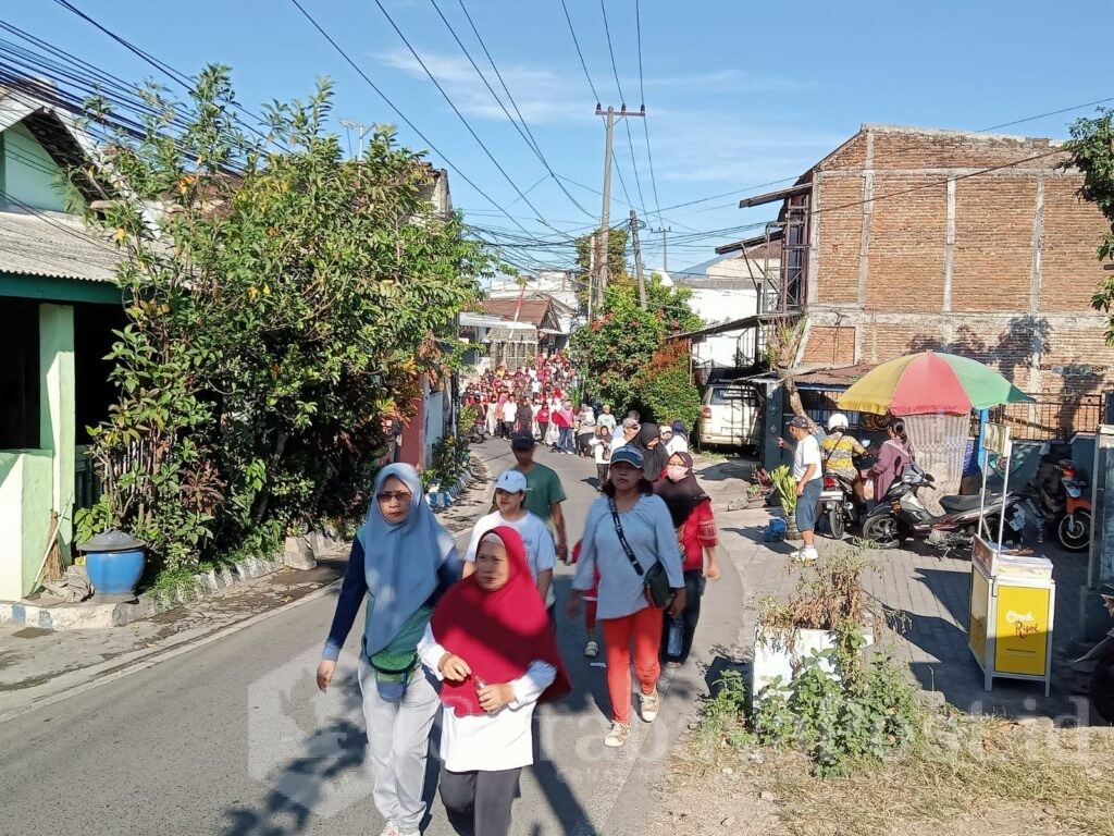 Peserta jalan sehat menyusuri Jl. IR Rais Gang 9, kemudian menyusuri gang 14 menuju Mergan sekolahan, Jl Mergan Veteran, Kantor Kelurahan Tanjungrejo, dan jalan Burung-burung.