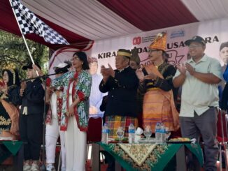 Wakil Ketua DPRD Kota Malang, Trio Agus Purwono (dua dari kanan) Apresiasi Pawai Budaya Nusantara Mojolangu, Minggu (31/8/2025).