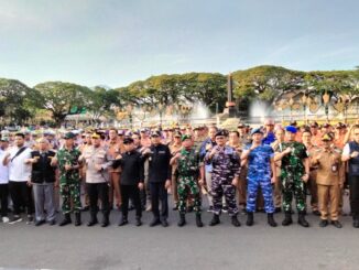 Wali Kota Malang, Wahyu Hidayat, memimpin langsung Apel Siaga dan Patroli Cipta Kondisi Skala Besar di Halaman Balai Kota Malang pada Selasa (2/9/2025).