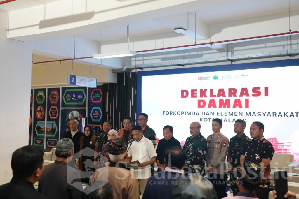 Pemkot Malang bersama jajaran Forkopimda telah menggelar Deklarasi Damai pada Minggu (31/8) lalu, serta rapat koordinasi pimpinan TNI, Polri, dan Sipil untuk menjaga kondusivitas Kota Malang. (Sumber Prokompim).