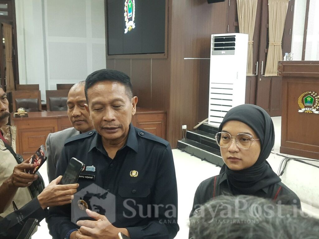 Walikota Malang, Wahyu Hidayat memberikan keterangan kepada wartawan