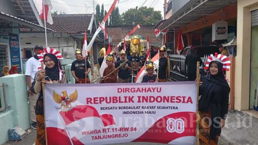 Tampilan peserta pawai dari RT 11
