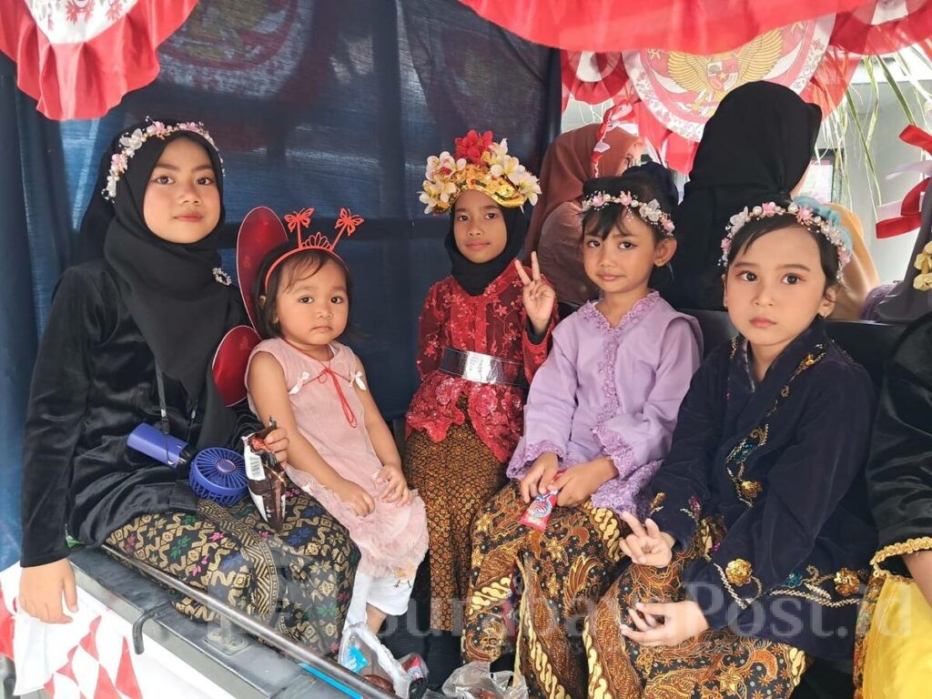 Kartini cilik dalam pawai budaya Nusantara RW 4 Tanjungrejo