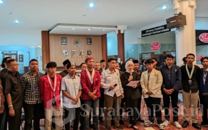 Ketua DPRD Kota Malang, Amithya Ratnanggani Sirraduhita menyampaikan pernyataan setelah dialog dengan mahasiswa Cipayung Plus di gedung DPRD Kota Malang, Kamis (4/9/2025).
