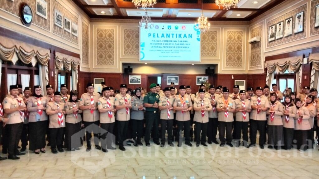 Pose bersama usai pelantikan