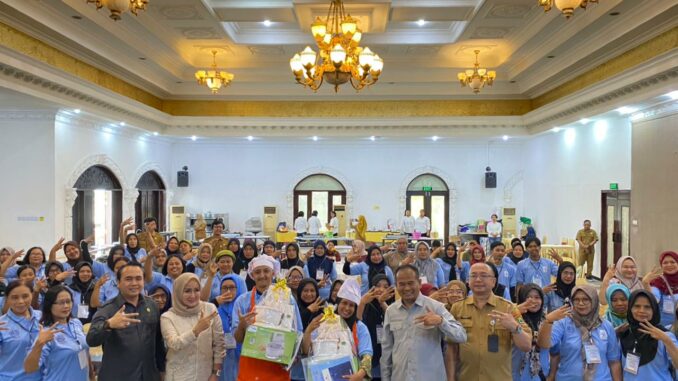 WhatsApp Image 2025-09-10 at 09.32.03 Ustadz Rokhmad, anggota DPRD Kota Malang, menjadi inspirasi bagi banyak buruh pabrik rokok di Malang dengan mempromosikan semangat wirausaha. (ist).