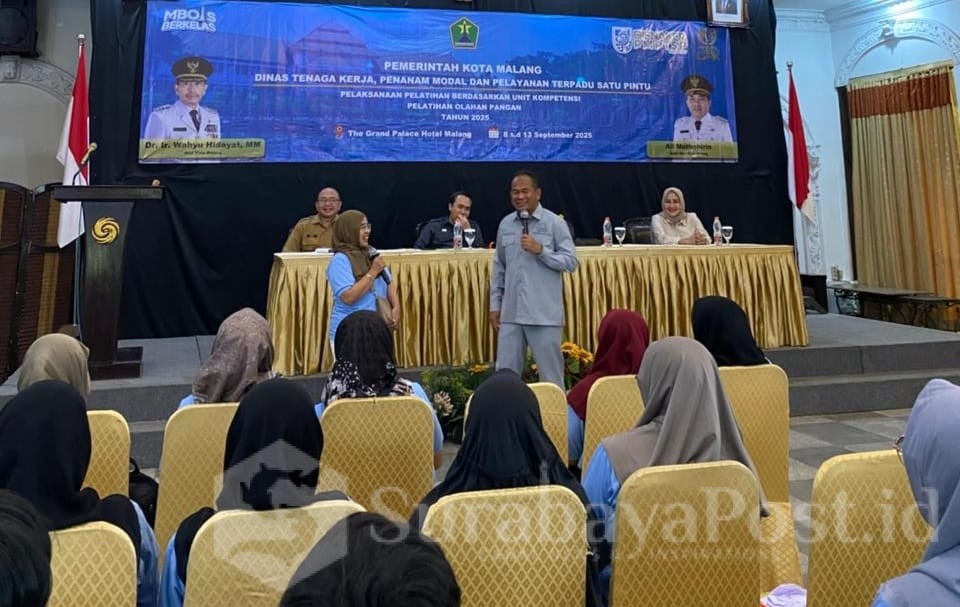 Ustadz Rokhmad menjadi narasumber yang menginspirasi, mendorong peserta untuk tidak hanya berhenti pada teori, tapi mampu mempraktikkan ilmu yang didapat untuk membuka usaha dan memperkuat ekonomi lokal.
