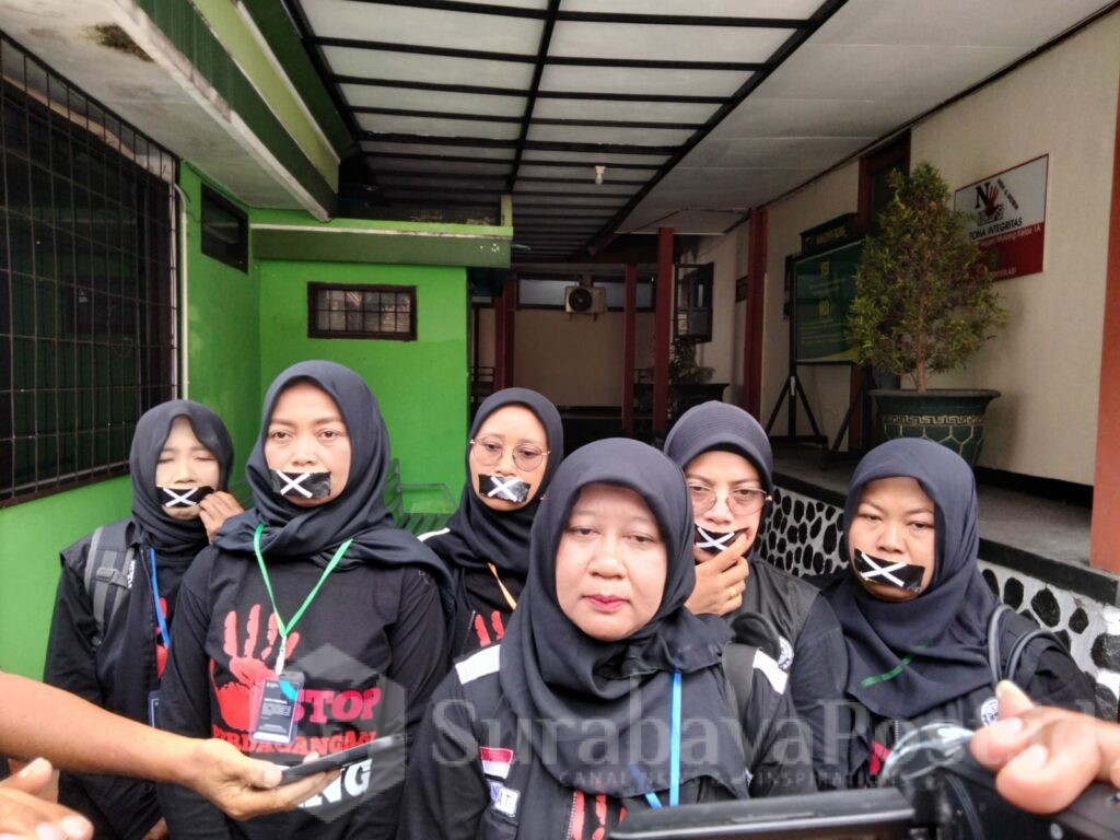 Pengurus DPP SBMI pusat, Dina Nuryati menyatakan ketidakpuasannya atas putusan hakim.