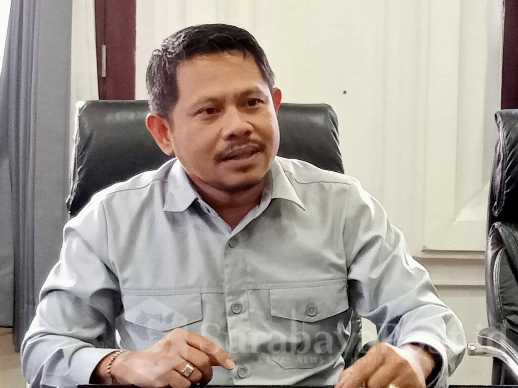 Ginanjar Yoni Wardoyo, anggota Komisi D dari Fraksi Gerindra menyoroti ketidakselarasan antara aturan BPJS dan implementasinya.