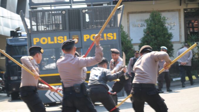 Polresta Malang Kota Siaga Maksimal, Gelar Simulasi Sispam Mako Antisipasi Demo Rusuh dengan Taktik Canggih, Jumat 12 September 2025. (ist).