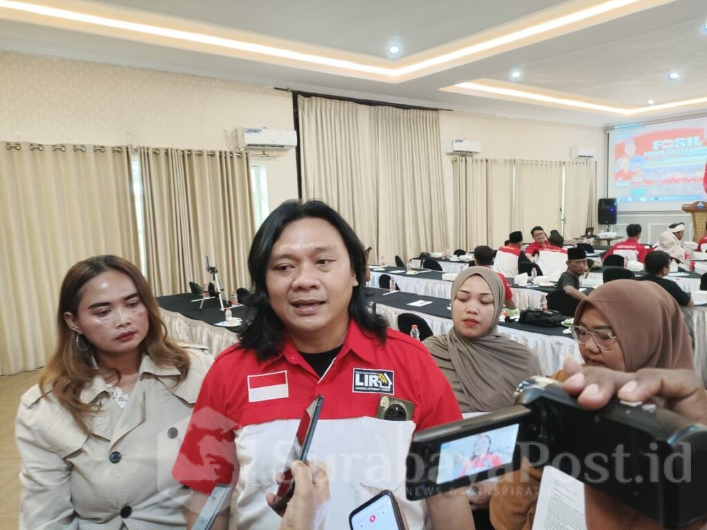 Bupati LIRA Malang, Wiwid Tuhu memberikan keterangan kepada wartawan