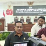 Wakil Ketua II DPRD Kota Malang, Trio Agus Purwono memberikan keterangan usai rapat paripurna, Rabu (17/9/2025).