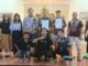 LEGALITAS: Dr. Cristea Frisdiantara dan pengurus PPLP PT-PGRI yang membawahi Unikama bersama advokat Sumardhan, SH, MH, menunjukkan legalitas kepengurusan, Kamis (18/9/2025) siang.