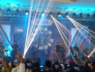 Denny Caknan Goyang Ratusan Wisudawan UIBU Malang, Wisuda Berkonsep Unik Learning 2 Dance The Rain, Kamis (18/9/2025) malam.