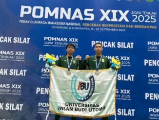 Rachman Maulana dan Ahmad Ramadhani, dua atlet UIBU peraih medali perak pada nomor Jurus Ganda Putra dalam ajang POMNAS XIX 2025.