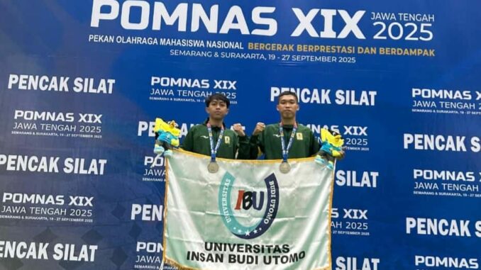 Rachman Maulana dan Ahmad Ramadhani, dua atlet UIBU peraih medali perak pada nomor Jurus Ganda Putra dalam ajang POMNAS XIX 2025.