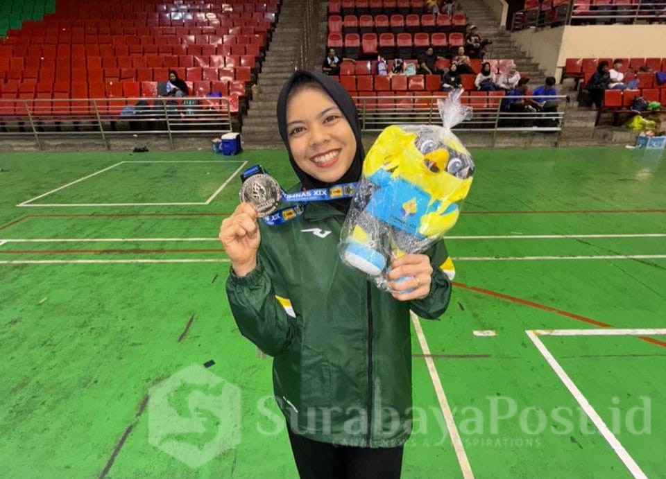 Halimatus Sakdiyah. Atlet UIBU penyumbang medali perak Bola Voli putri Jatim POMNAS XIX 2025. (ist).