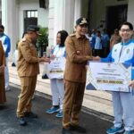 Wali Kota Malang, Wahyu Hidayat Berikan Bonus kepada Atlet Berprestasi Porprov IX Jatim 2025, Senin (29/9/2025).