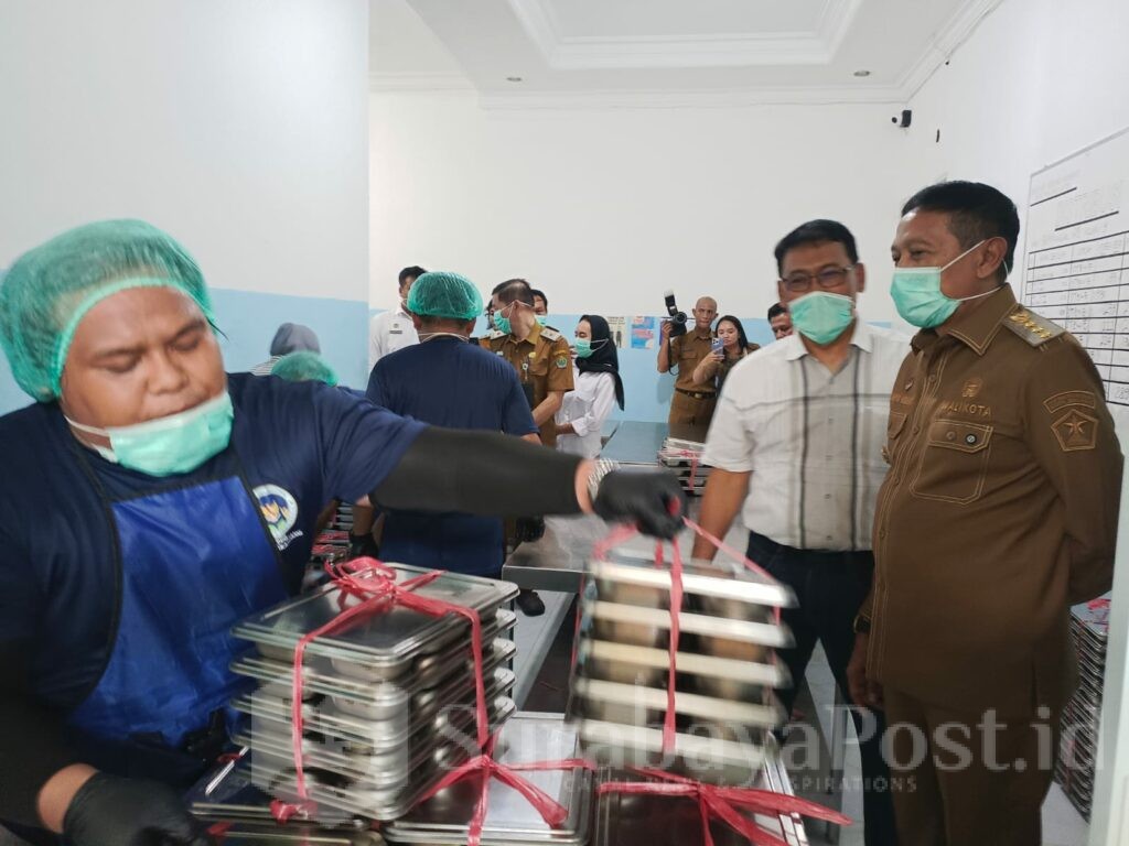 Dalam peninjauan tersebut, Wahyu Hidayat didampingi oleh Koordinator Sentra Pangan dan Penyediaan Gizi Indonesia (SPPI) Kota Malang