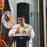 Kepala Satpol PP Kota Malang, Heru Mulyono saat memberikan arahan kepada para siswa SMK Negeri 10 Kota Malang. (Foto- Diskominfo)