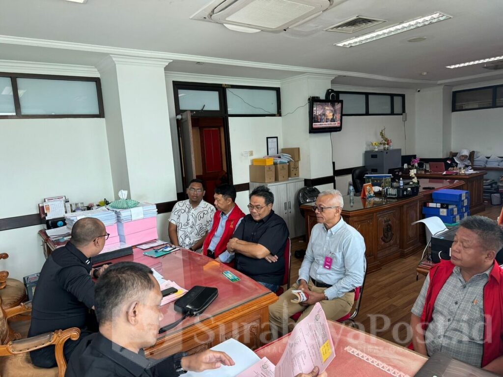 Proses pelimpahan tahap II dari Kejati Jatim kepada JPU Kejari Kota Malang. (ist).