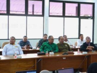 Ketua DPW Deprindo Jarim Jarot Warjito (tengah baju hijau) saat menghadiri kegiatan Sosialisasi Klinik PKP di Surabaya (Foto: istimewa.)
