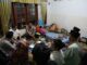 Wali Kota Malang, Dr. Ir. Wahyu Hidayat, M.M., menjenguk salah satu santri korban musibah di Pondok Pesantren Al Khoziny, Sidoarjo, minggu (5/10/2025) malam. (Sumber Prokompim).